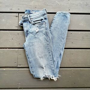 Authentic Gap Distressed Jeans!!